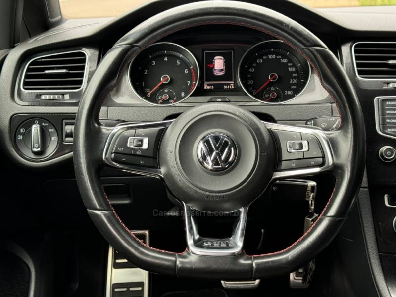 VOLKSWAGEN - GOLF - 2014/2015 - Branca - R$ 149.900,00