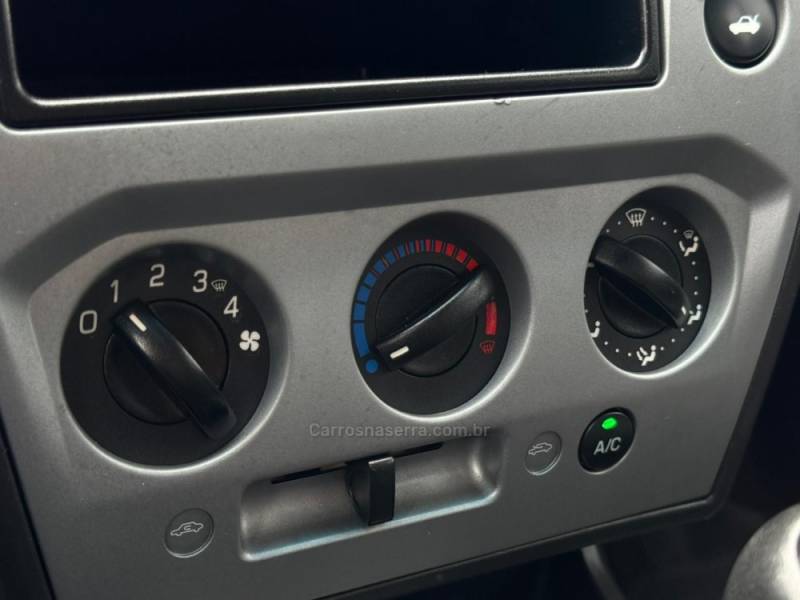 FORD - FIESTA - 2012/2013 - Branca - R$ 34.900,00