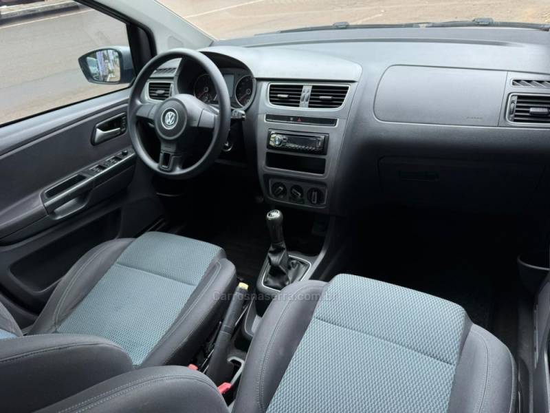 VOLKSWAGEN - FOX - 2013/2014 - Prata - R$ 42.900,00