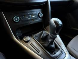 FORD - FOCUS - 2017/2018 - Branca - R$ 72.900,00
