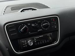 VOLKSWAGEN - UP - 2017/2018 - Branca - R$ 46.900,00