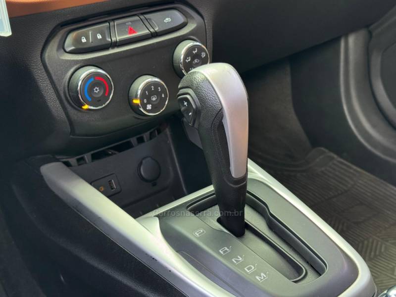 CHEVROLET - ONIX - 2018/2018 - Vermelha - R$ 67.900,00