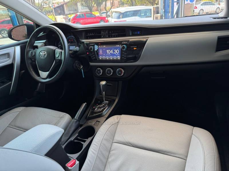 TOYOTA - COROLLA - 2015/2016 - Prata - R$ 79.900,00