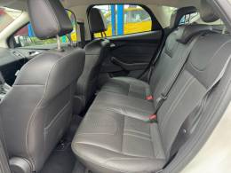 FORD - FOCUS - 2014/2015 - Branca - R$ 54.900,00