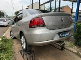 VOLKSWAGEN - VOYAGE - 2012/2013 - Dourada - R$ 39.900,00