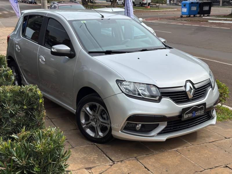 RENAULT - SANDERO - 2017/2017 - Prata - R$ 49.900,00