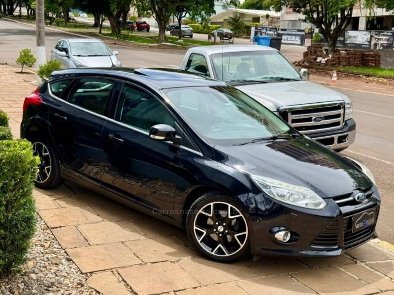 FORD - FOCUS - 2015/2015 - Preta - R$ 55.900,00