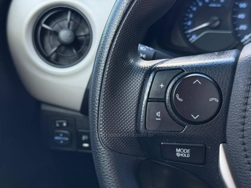 TOYOTA - COROLLA - 2017/2018 - Preta - R$ 89.900,00