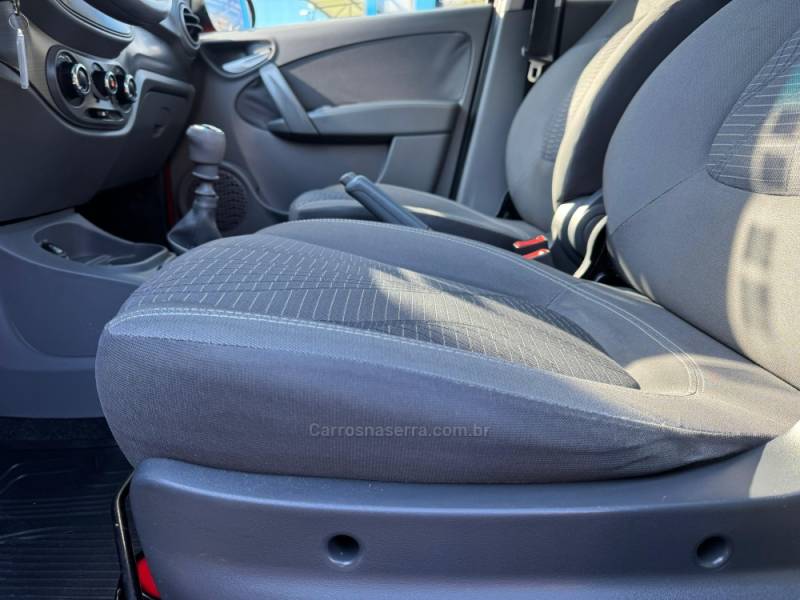 FIAT - PALIO - 2015/2016 - Vermelha - R$ 41.900,00