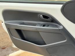 VOLKSWAGEN - UP - 2017/2018 - Branca - R$ 46.900,00