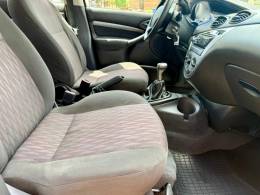 FORD - FOCUS - 2005/2005 - Vermelha - R$ 19.900,00