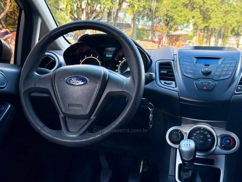 FORD - FIESTA - 2017/2017 - Prata - R$ 49.900,00