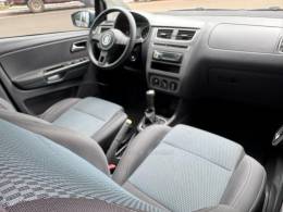 VOLKSWAGEN - FOX - 2013/2014 - Prata - R$ 42.900,00