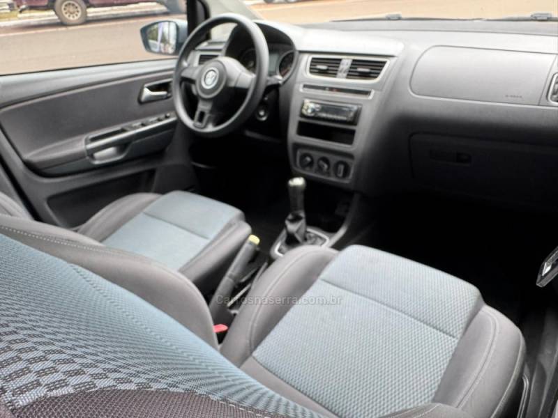 VOLKSWAGEN - FOX - 2013/2014 - Prata - R$ 42.900,00