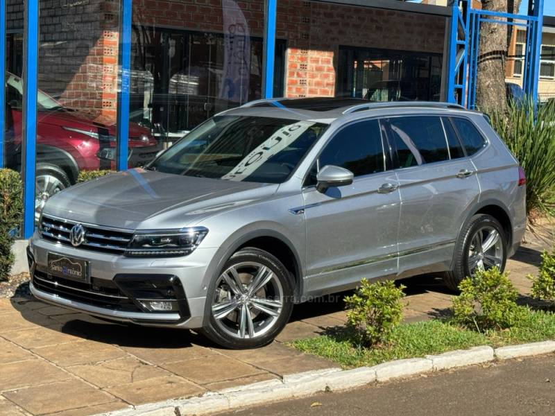VOLKSWAGEN - TIGUAN - 2018/2019 - Prata - R$ 169.900,00