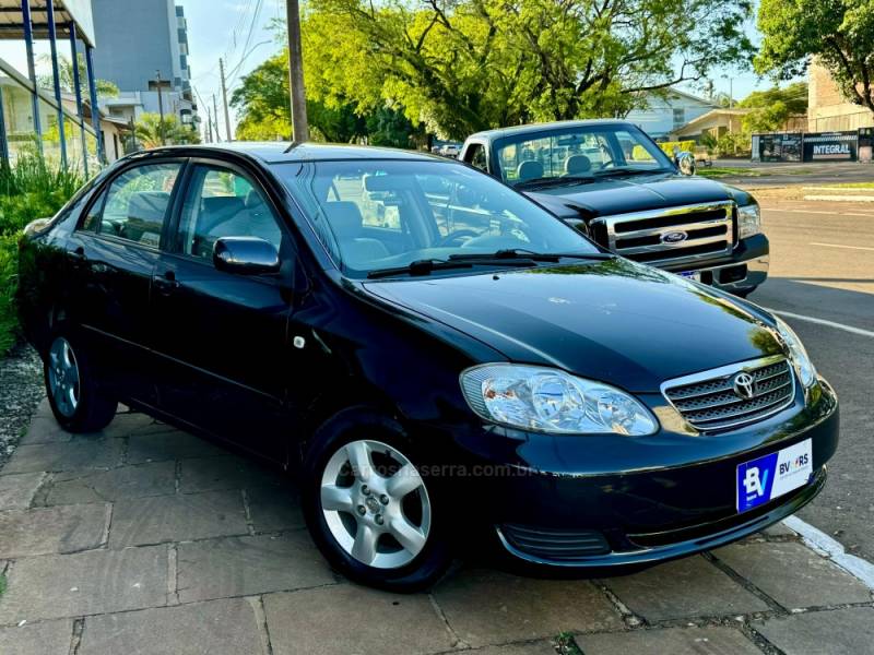 TOYOTA - COROLLA - 2004/2005 - Preta - R$ 33.900,00