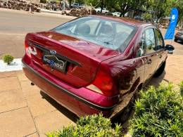 FORD - FOCUS - 2005/2005 - Vermelha - R$ 19.900,00