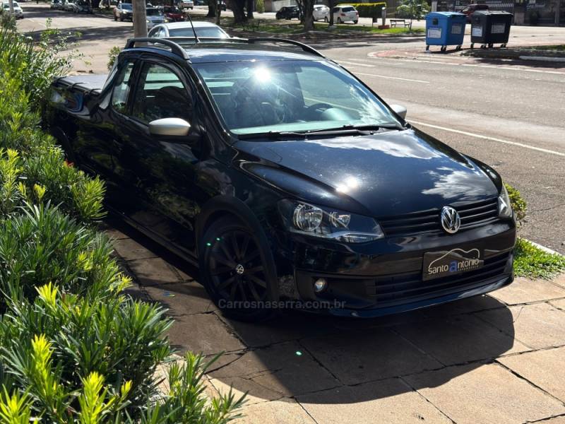 VOLKSWAGEN - SAVEIRO - 2015/2015 - Preta - R$ 53.900,00