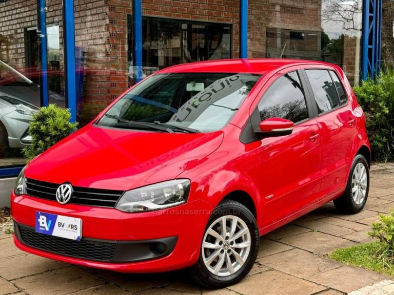 VOLKSWAGEN - FOX - 2013/2014 - Vermelha - R$ 43.900,00